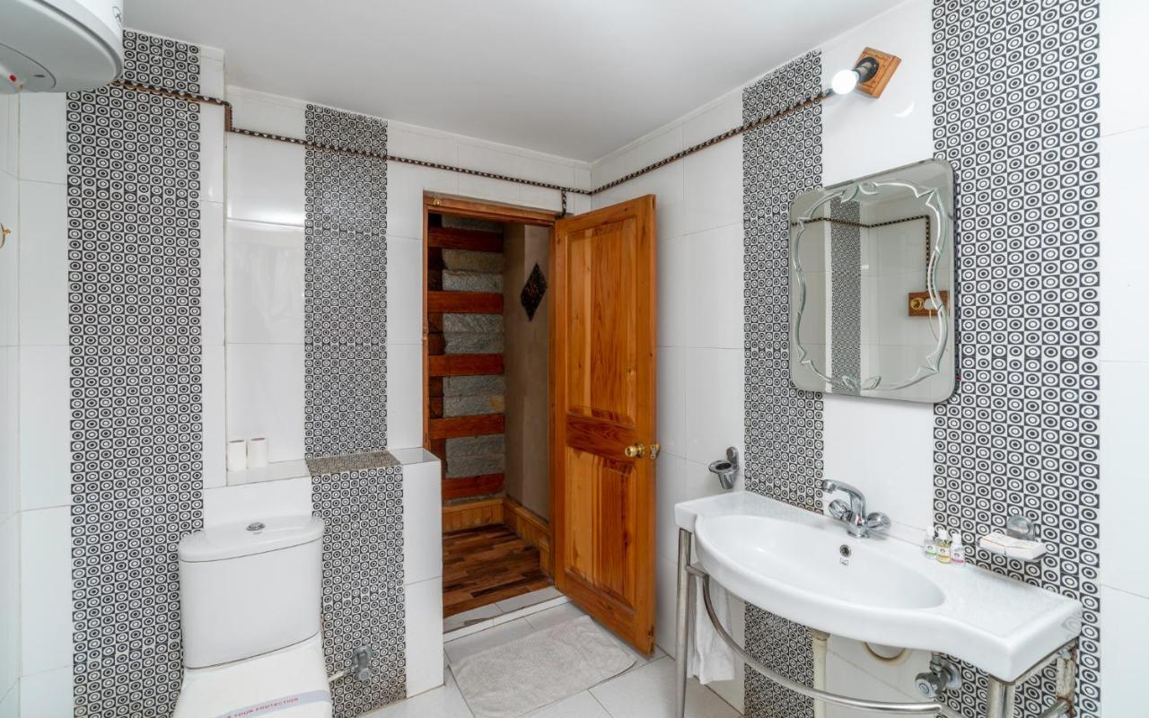Shobla Kaathkuni Royale Hotell Kulu Exteriör bild