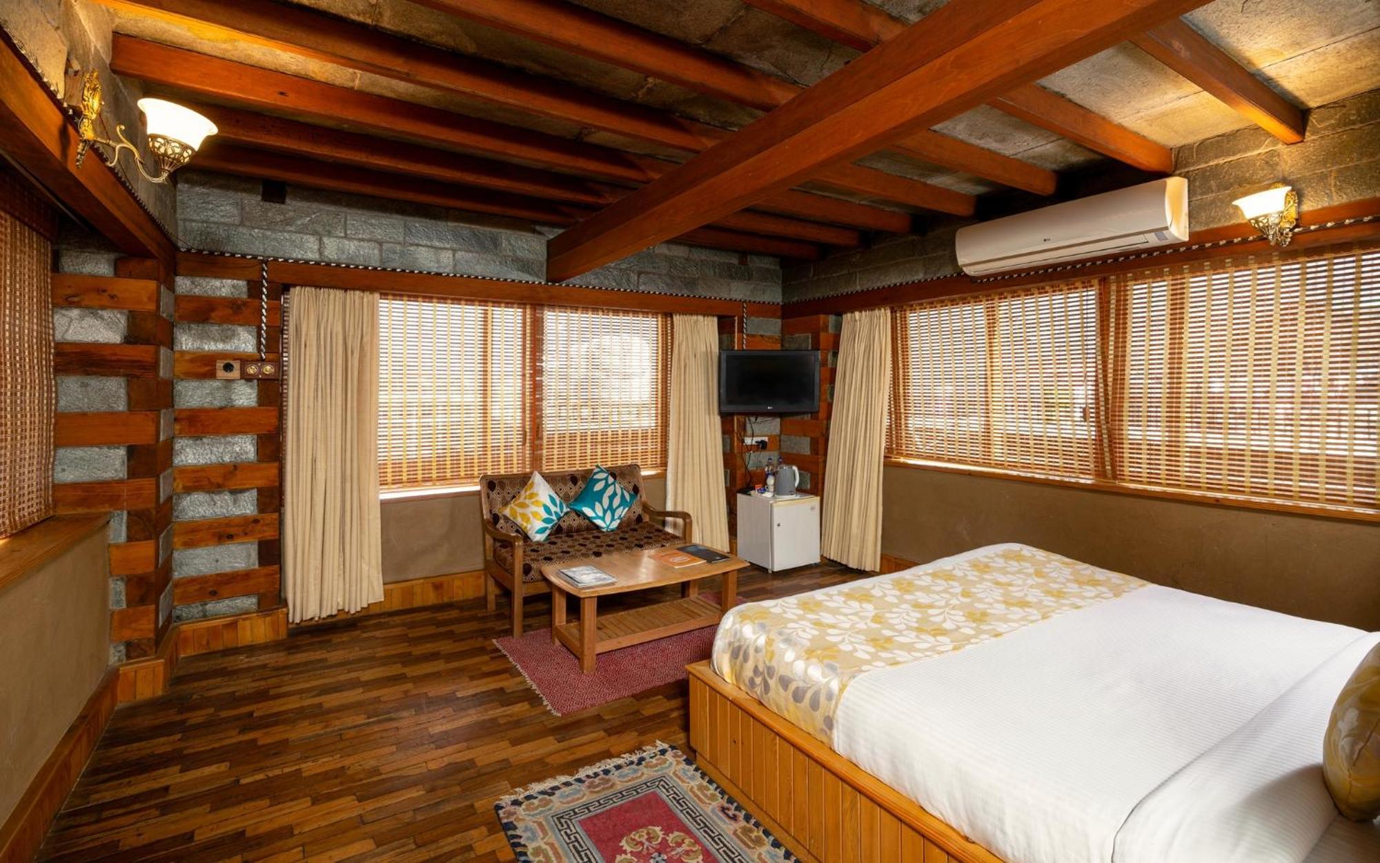 Shobla Kaathkuni Royale Hotell Kulu Exteriör bild